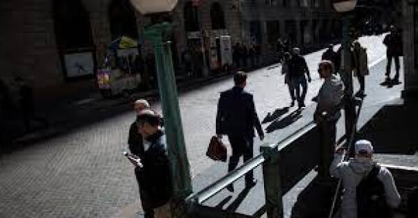 UK Jobs Market Softens but Wage Growth Remains Stubbornly High, Leaving Bank of England in a Policy Dilemma UK Jobs Market Softens but Wage Growth Remains Stubbornly High, Leaving Bank of England in a Policy Dilemma